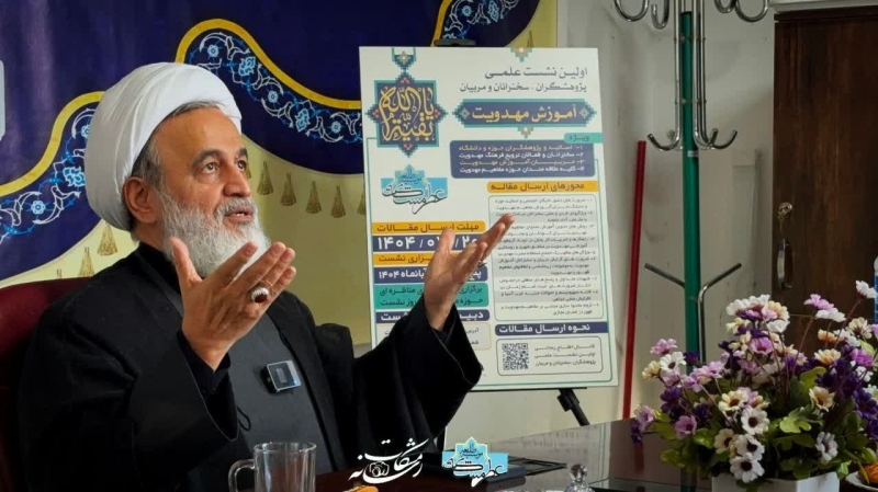 حجت الاسلام والمسلمین پناهیان در موسسه طلیعه عطر مشکات همدان