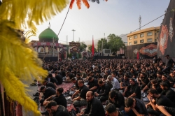 تصویر مراسم شب اول محرم 1404 1447 حاج محمود کریمی -  هیئت رایه العباس امامزاده علی اکبر چیذر