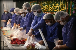آماده سازی بسته عیدانه برای قشر آسیب پذیر روضه انصارالزهراسلام الله علیها