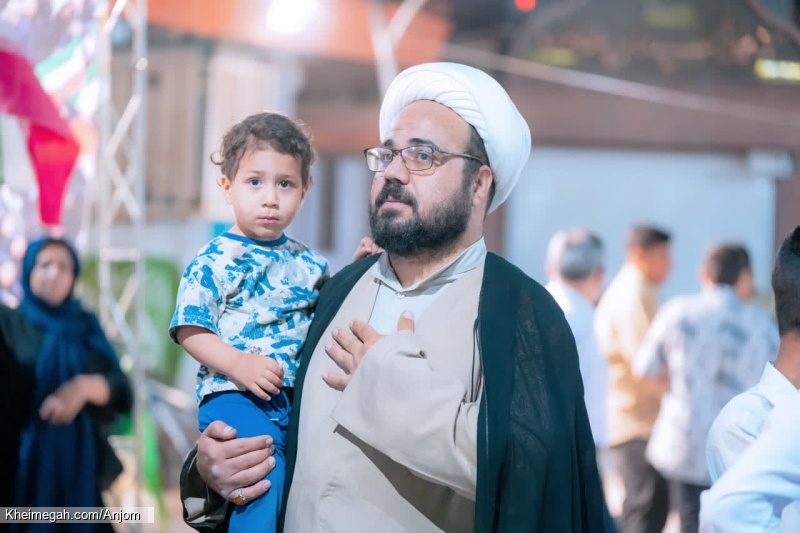 پای کار انقلاب