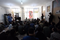 حضور کربلایی سید رضا نریمانی در منزل شهید مدافع حرم محسن حججی و دلجویی از خانواده شهید