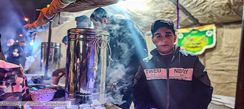 برپایی موکب پذیرایی شب نیمه شعبان 1403 توسط خادمین مسجدامام حسن مجتبی علیه السلام اسلام آباد زنجان