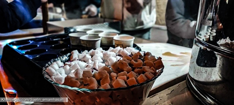 برپایی موکب پذیرایی شب نیمه شعبان 1403 توسط خادمین مسجدامام حسن مجتبی علیه السلام اسلام آباد زنجان