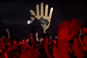 در کمند زلف او هرکس به بند افتاد رست - دانلود ویدئو مداحی شور شب سوم محرم 1404 1447 حاج محمود کریمی