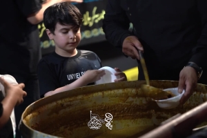 خلاصه شب هفتم محرم 1405 کربلایی جواد مقدم - هیئت بین الحرمین تهران - مراسم شب 7 محرم 1448