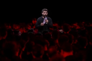 محرم 1401 - شب تاسوعا - واحد - علم به دست ساقی حرم